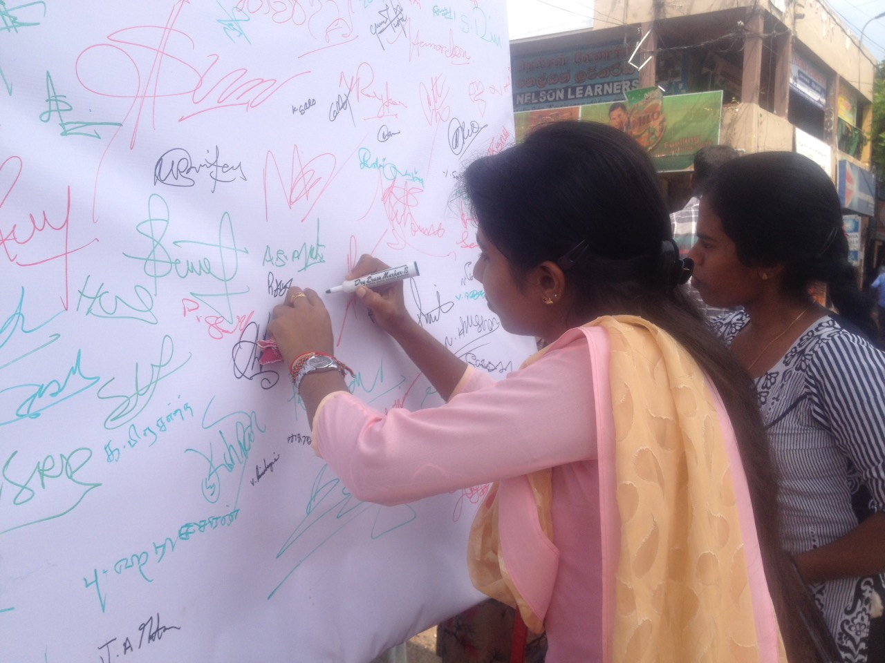 Displaced Tamil Families Continue Signature Campaign To Colombo Tamil